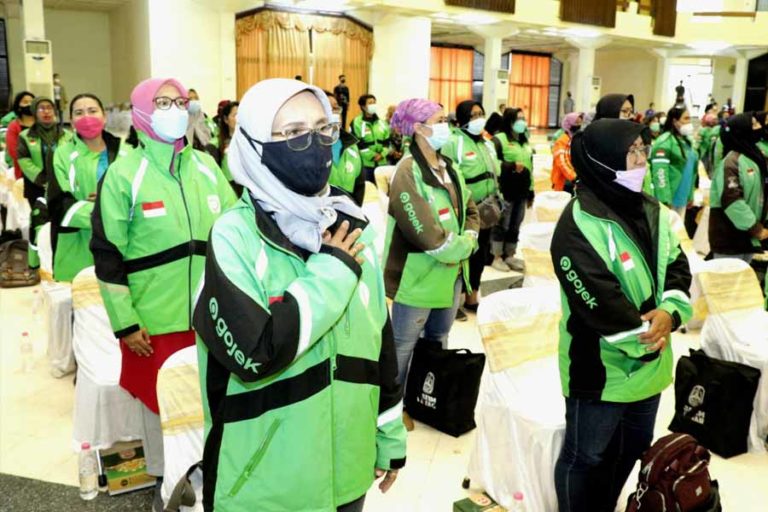 Berbagi Ceria di Akhir Tahun, Driver Ojol Wanita Berharap ada Jaminan Kesehatan