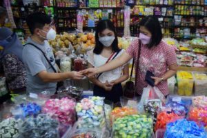 Jelang Natal dan Tahun Baru, Penjualan Kue Kering Surabaya Meningkat