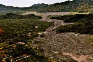 Kepala BNPB Tinjau Lokasi Terdampak Erupsi Gunung Semeru Melalui Udara, Begini Kondisinya