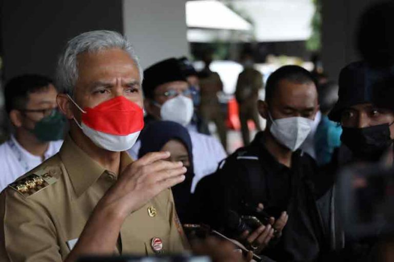 Semeru Erupsi, Ganjar Ajak Warga Sekitar Merapi Siaga