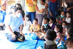 Datang ke Posko Pengungsi, Emil Dardak Dicurhati Warga Terdampak APG Semeru