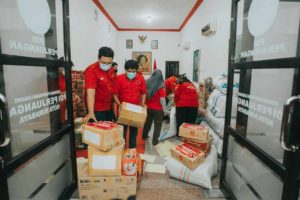 Bergotong-royong, PDIP Surabaya Kirim Bantuan Kloter Dua ke Warga Terdampak Erupsi Semeru