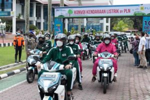 PLN Konvoi Kendaraan Listrik Kampanyekan Electrifying Lifestyle di Balikpapan