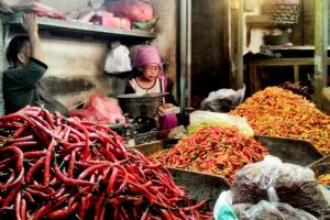 Emak-emak Harap Sabar, Harga Komoditas Pangan Masih Tinggi di Akhir Tahun