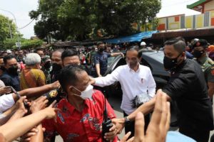 Kunjungan Kerja di Blora, Presiden Sapa Warga dan Pedagang Pasar Mulyorejo