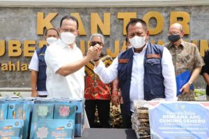 Pemprov Sumut Berikan Bantuan Sandang bagi Korban Bencana APG Gunung Semeru