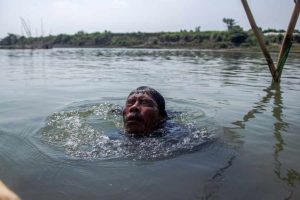 Penambang Pasir DAS Brantas dan Harapan yang Nyaris Kandas