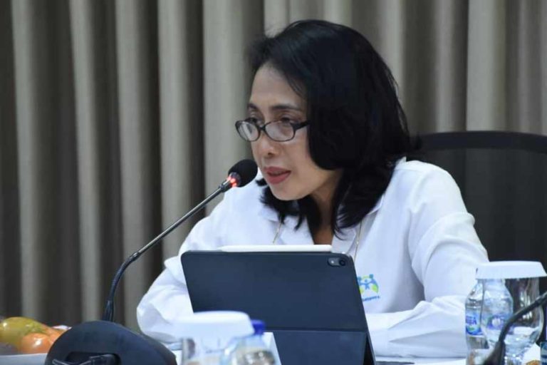 KPPPA Dukung Perlindungan dan Pemberdayaan Lansia Perempuan Lewat Tradisi Menganyam Bintang Puspayoga