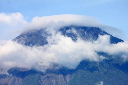 Sebanyak 2210 Jiwa Mengungsi Akibat Awan Panas Semeru, Khofifah Sampaikan Rekomendasi Pos Pengamatan Gunung Api