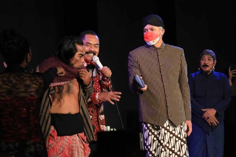 Ganjar Pranowo Bikin Ger-Geran Saat Main Ketoprak di Balekambang