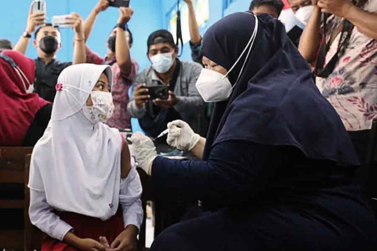 Satu Tahun Berjalan, Cakupan Vaksinasi Nasional Lampaui Target WHO