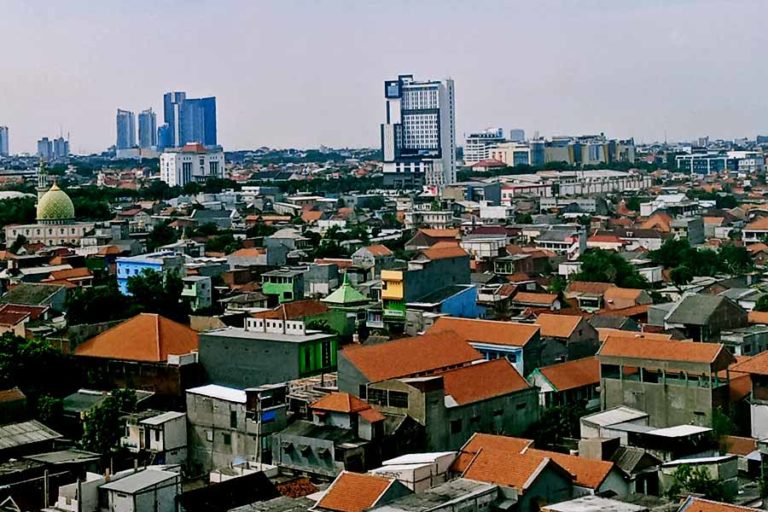 Mayoritas Publik Puas Kinerja Jokowi, Ekonomi 2022 Diprediksi Cerah