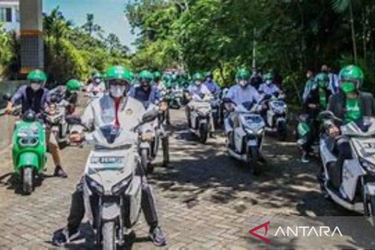 Kolaborasi ITS Indonesia dan WRI Ditandai Dengan Konvoi Kendaraan Listrik Grab