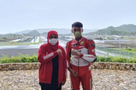 Khofifah Pantau Langsung Latihan Mario di Sirkuit Mandalika