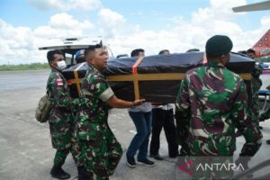 Tiga Jenazah Anggota TNI Korban KKB Dipulangkan Ke Kampung Halaman