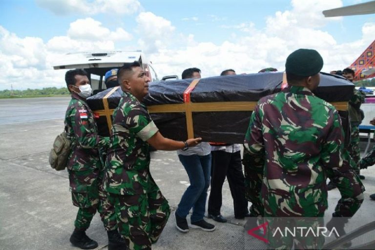 Tiga Jenazah Anggota TNI Korban KKB Dipulangkan Ke Kampung Halaman
