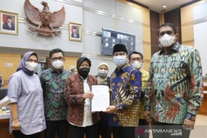Akan Menata Saluran Bansos, Risma Minta Komisi VIII DPR Bahas Perubahan SOTK