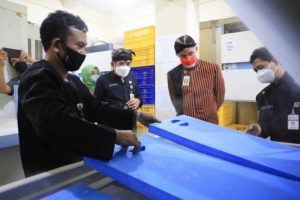 Sidak Gudang Dinkes Jateng, Ganjar Ingin Pastikan Masa Kadaluarsa Vaksin