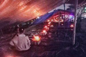 Nongkrong di Pinggir Rel Kereta Api, Jadi Pilihan Anak Muda Habiskan Malam