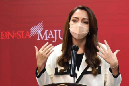 Ingatkan Masyarakat, Jubir Covid-19 Reisa: Pelonggaran Masker Bukan Artinya Melepas Masker