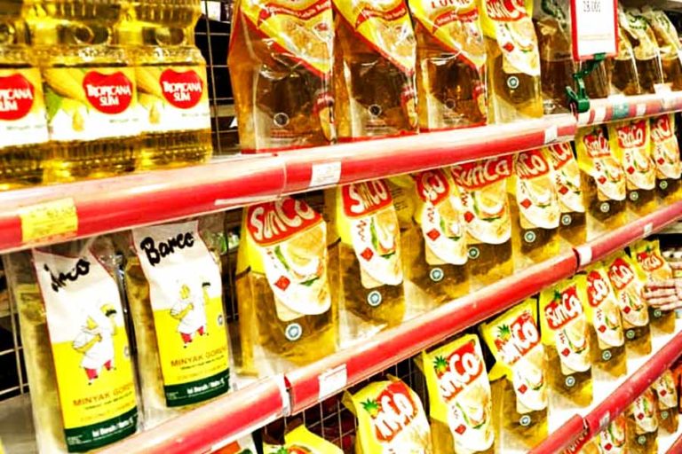 Siasati Produk yang Langka, Warga Diminta Belanja Minyak Goreng Secukupnya minyak goreng
