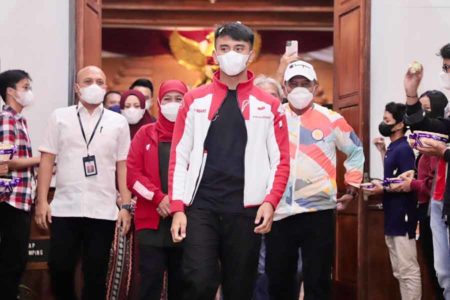 Lepas Mario Suryo Aji, Gubernur Khofifah : Selamat Berlaga, Doa Kami Iringi Kesuksesanmu