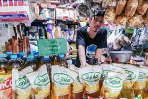 Permintaan Minyak Goreng Kemasan di Kota Malang Masih Tetap Tinggi Meski Harga Naik minyak goreng