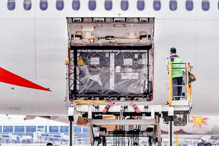 Heboh Penarikan Vaksin AstraZeneca, Ini Tanggapan Sosiolog Unair