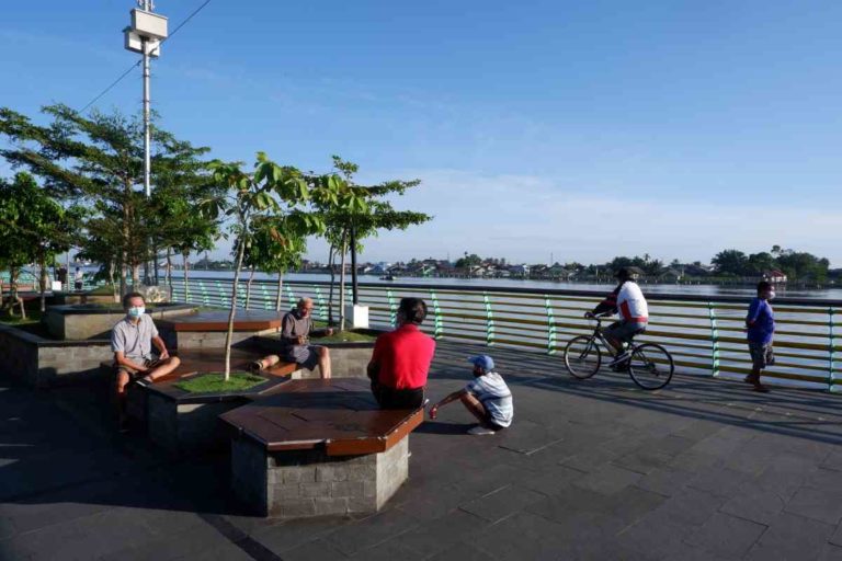 Memeluk Pagi dari Waterfront Kapuas
