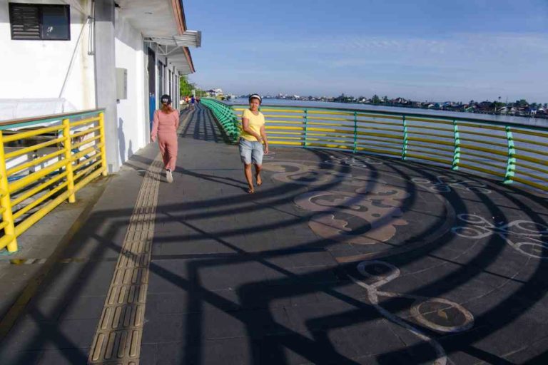 Memeluk Pagi dari Waterfront Kapuas
