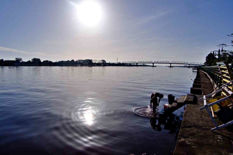 Memeluk Pagi dari Waterfront Kapuas
