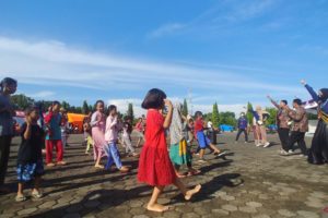 Puluhan Anak-anak Korban Gempa Sumbar Bermain dan Bernyanyi Bersama IDAI