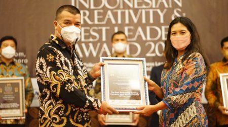 Mampu Tingkatkan Kinerja di Masa Pandemi, Bank Kalbar Raih Best Performing Bank Company