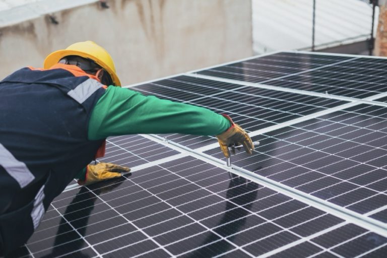 10 Desa Binaan Pertamina Terima Pemasangan Listrik Tenaga Surya