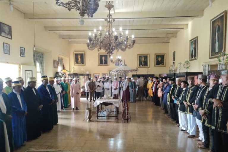 Sultan Ternate Lantik Jo Kalem dan Jogugu, Dua Pejabat Tinggi Kesultanan