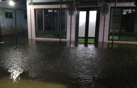 Intensitas Hujan Tinggi, 2.433 Rumah Warga di Cirebon Terendam Banjir Salah satu rumah di Desa Tasikrejo, Kabupaten Pemalang, Jawa Tengah terdampak banjir.