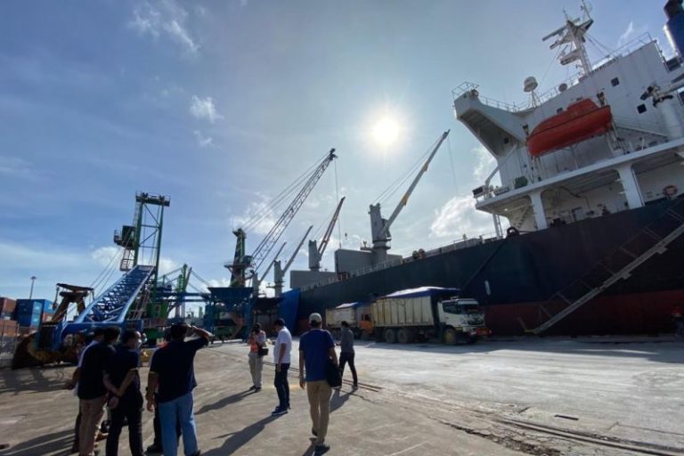 Ketersediaan Distribusi Pupuk Bersubsidi untuk Masyarakat Lewat Laut dan Udara