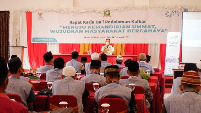 Dukung Peran Da’i Berdakwah di Pedalaman Kalbar, Yayasan PLN dan BAZNAS Berkolaborasi