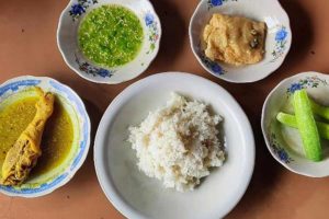 Opor Betawi Kuning Legendaris Haji Saadih, Selalu Gurih di Setiap Gigitan