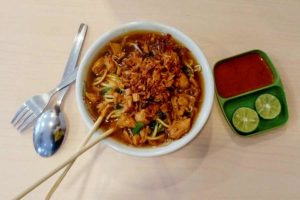 Mie Kangkung Si Jangkung, Setengah Abad Lebih jadi Legenda Glodok