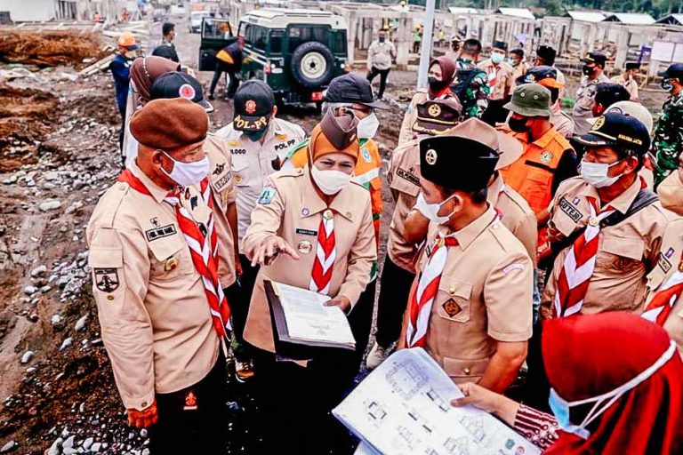 Gubernur Khofifah Resmikan Pembangunan 50 Huntara Korban Semeru