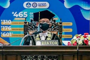 Kukuhkan Empat Guru Besar Baru, Rektor Unair ingatkan Peran Memajukan Kesejahteraan Umum
