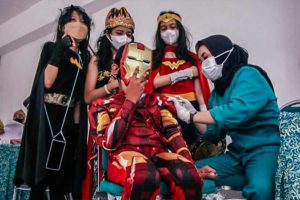 Saat Superhero Beraksi di Kegiatan Vaksinasi Covid-19 Sidoarjo