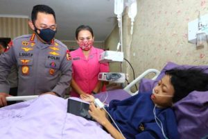 Kapolri Bantu Penyembuhan Sinta Aulia, Anak Pengidap Tumor Kaki di Rembang