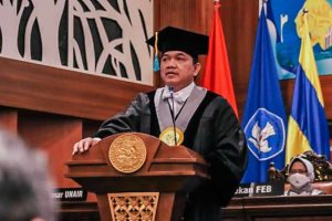Jadi Guru Besar Kehormatan Unair, Prof Achsanul Kisahkan Koperasi Swadaya di Tengah Krisis 1997