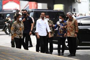 Tinjau Vaksinasi Booster di Sektor Industri, Presiden Harap Produksi Lancar tanpa Gangguan Covid-19