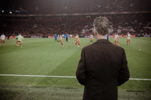 Ten Hag Mendekat ke MU, Van Gaal: Pilihlah Klub Sepak Bola, Bukan Klub Komersial