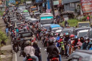 Sandiaga Usulkan Pembuatan Kereta Gantung Untuk Atasi Kemacetan di Jalur Menuju Puncak Bogor