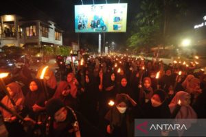 Tradisi Pawai Obor Sambut Ramadan Diikuti Ribuan Umat Muslim di Palu