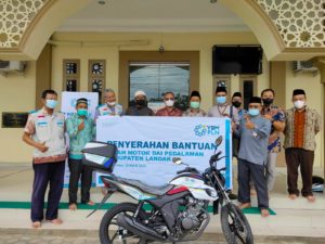 YBM PLN Kalbar Serahkan Hibah Motor Untuk Da’i Pedalaman, Dukung Program Siar Agama Islam